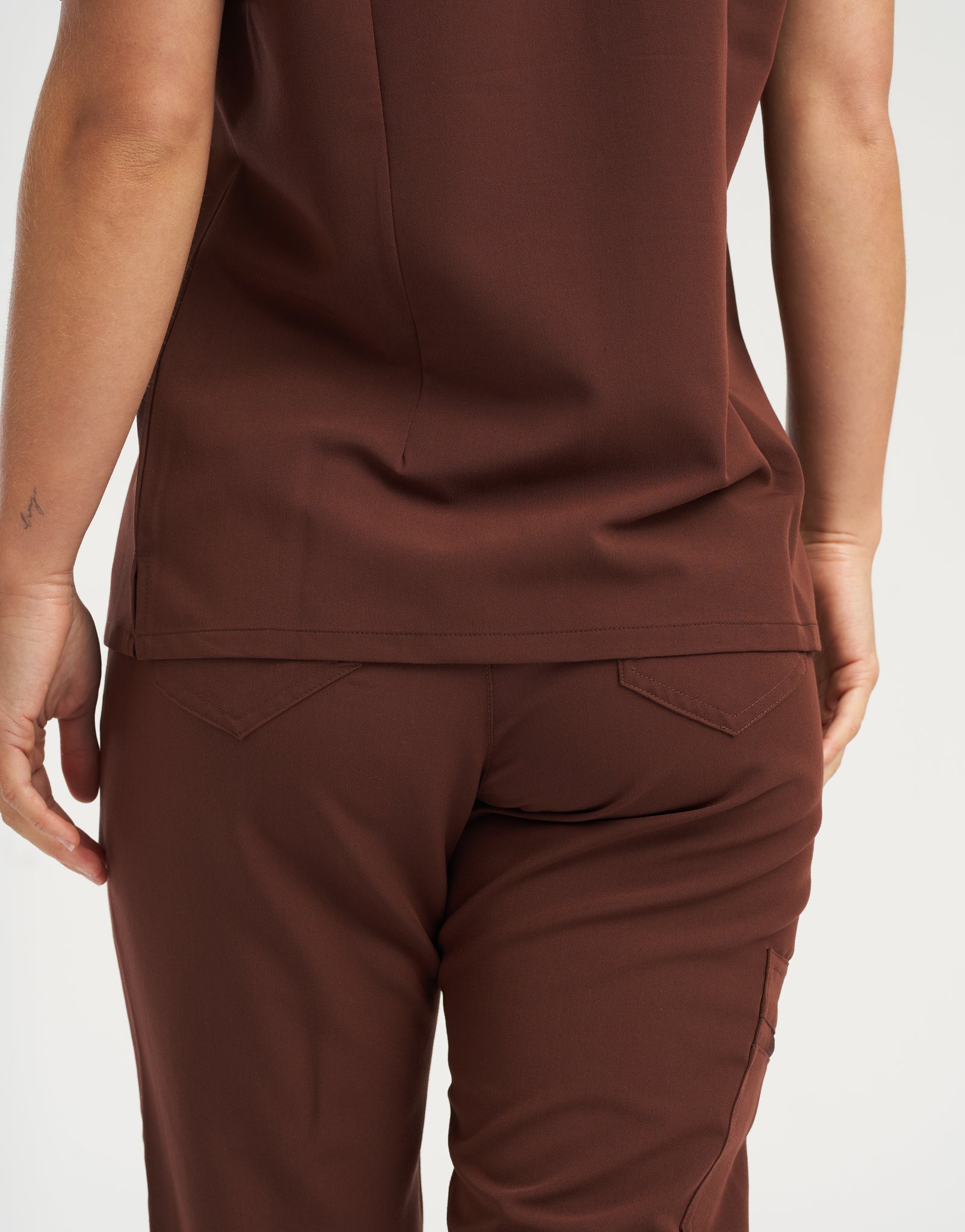 Essential One Pocket V Neck Scrub Top - Cocoa