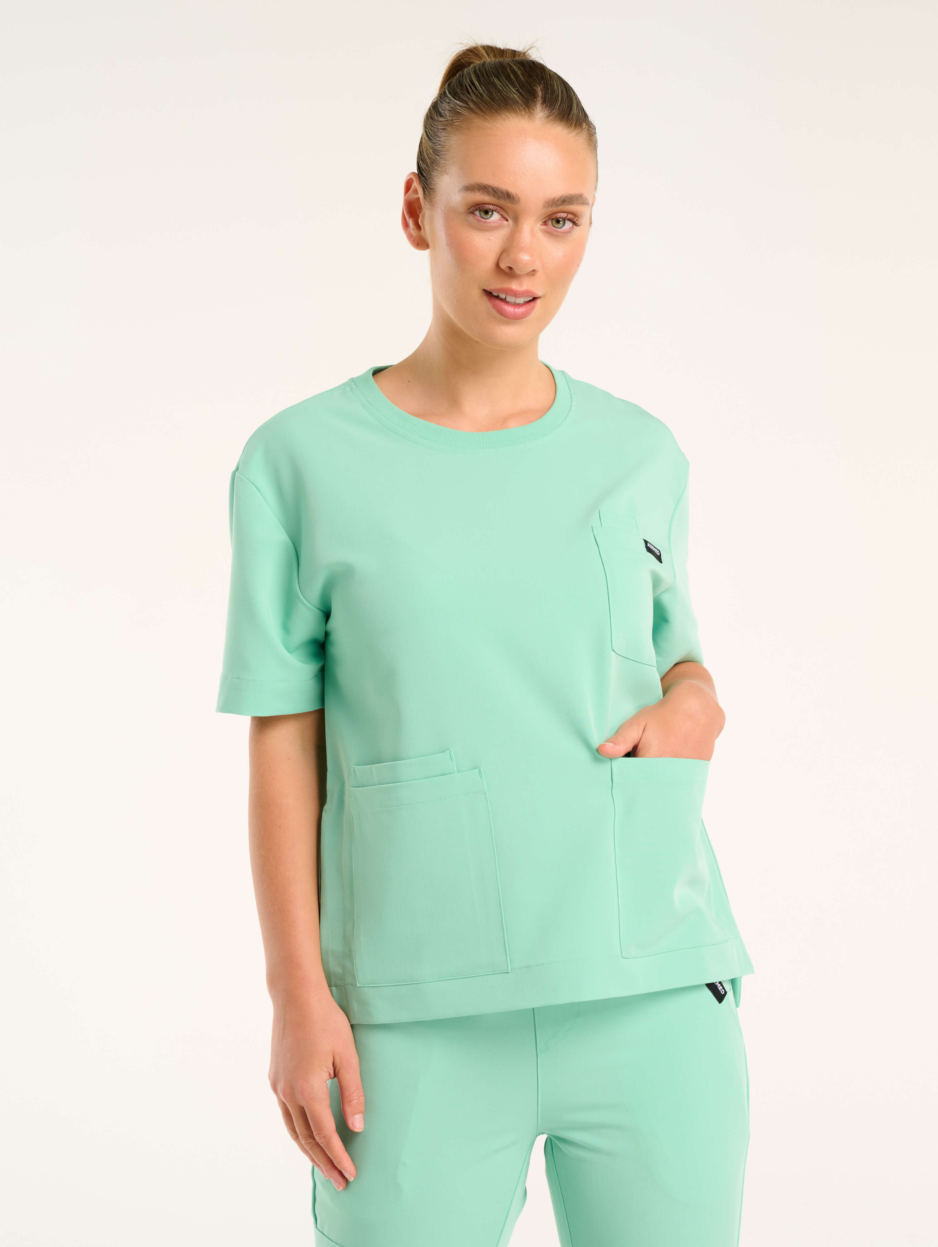 Essential Crewneck Scrub Top - Ocean Mint