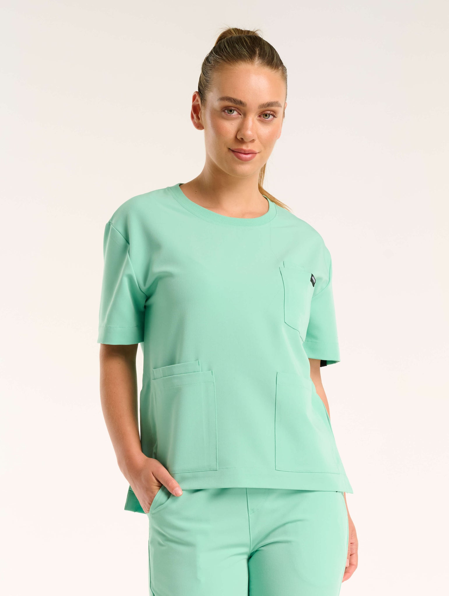 Essential Crewneck Scrub Top - Ocean Mint