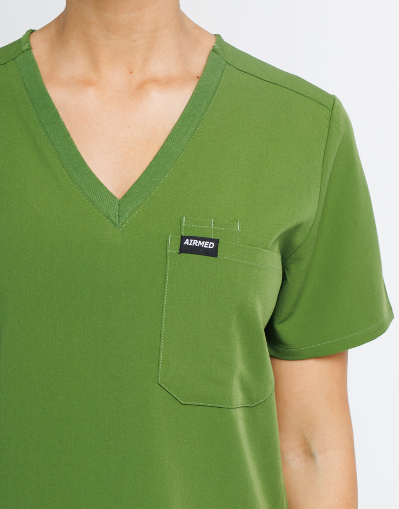 Essential One Pocket V Neck Scrub Top - Fern Green