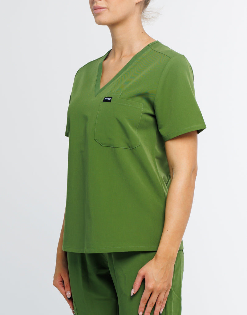 Essential One Pocket V Neck Scrub Top - Fern Green